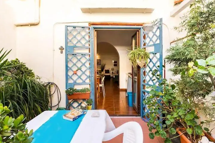 At Kalsa Quiet Flowered Terrace! Free Parking! Ideal For Remote Working! Palermo Apartment